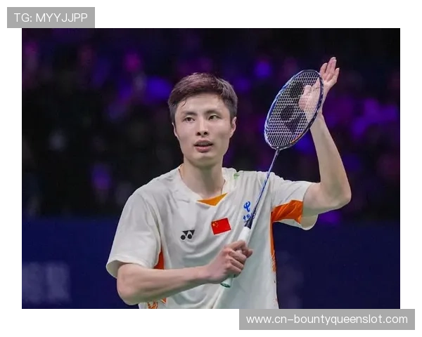 苏迪曼杯石宇奇赛后小插曲：经提醒后与裁判握手致歉，展现比赛专注度